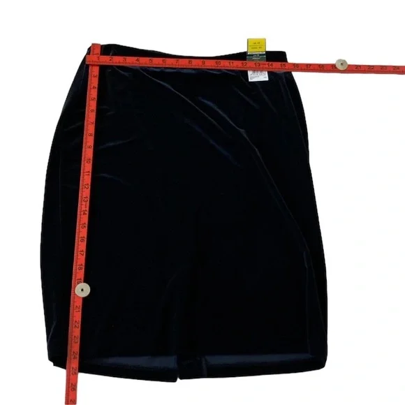 BNWT Vintage St Michael Marks and Spencer Black Velvet Pencil Skirt Size 16 - Picture 3 of 10